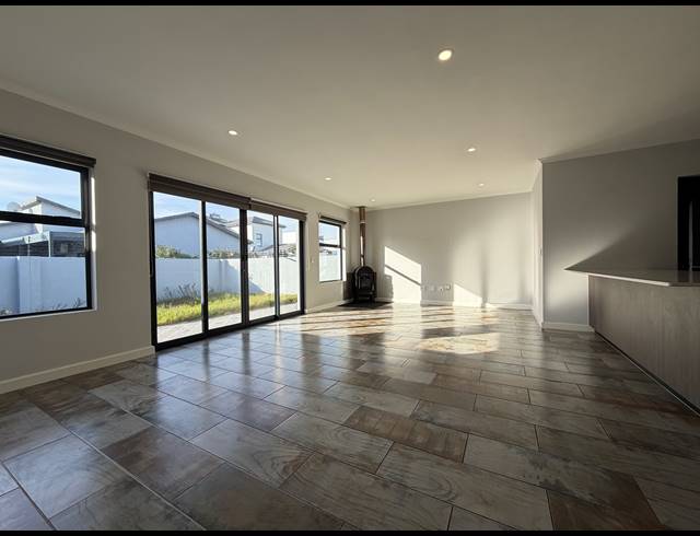 3 BEDROOM HOUSE FOR SALE IN SANDOWN